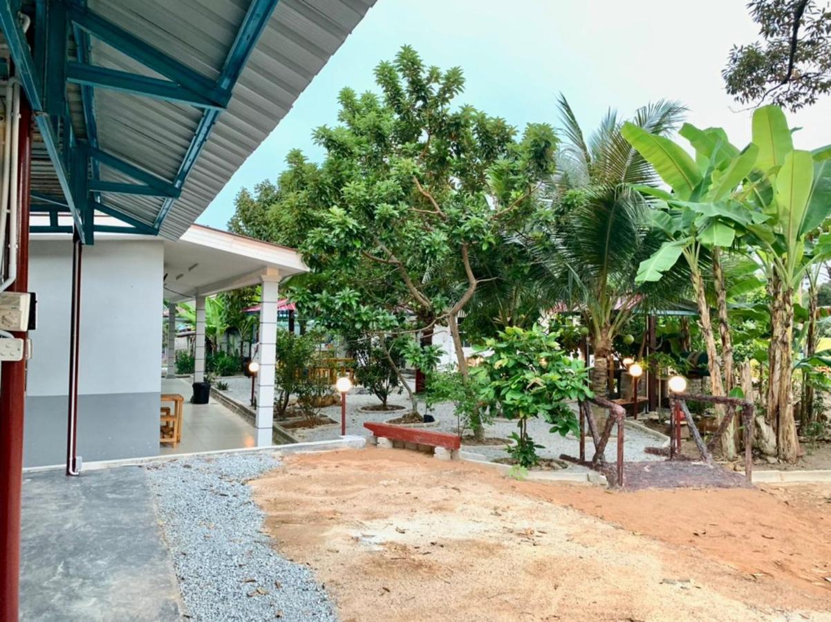 Penginapan ladang D' Kebun With Free Fruits Malacca