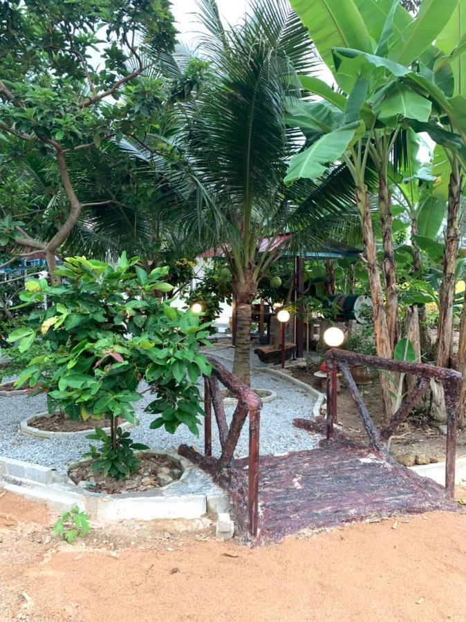 D' Kebun With Free Fruits