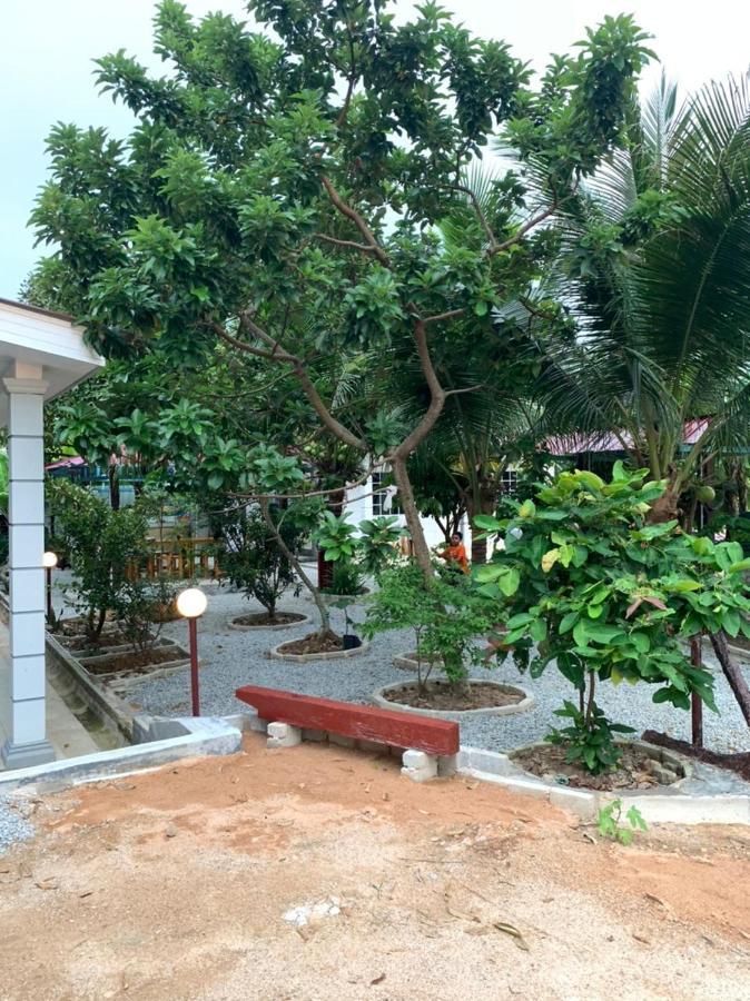 D' Kebun With Free Fruits *